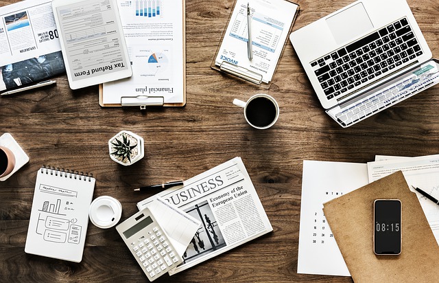 paper-3139127_640 business desk
